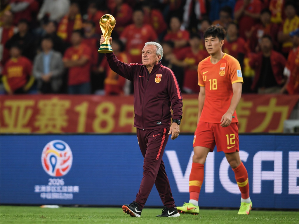 马德兴：国足若无缘18强赛，足协可提前解约主帅伊万科维奇